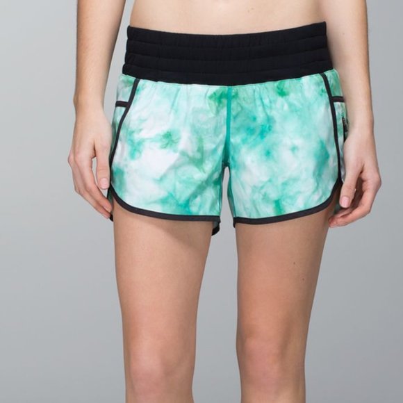 NEW Lululemon Tracker Short II *2-way Stretch Spray Dye White Blue Tropi… - Picture 3 of 5